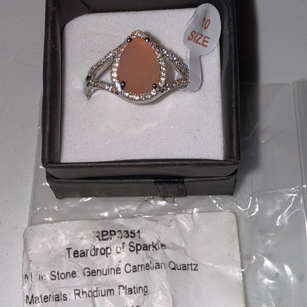 Glamorous Silver Ring with Carnelian Quartz